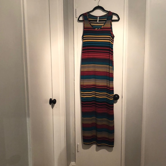 Stripped sleeveless maxi dress! Perfect for summer - Picture 1 of 2